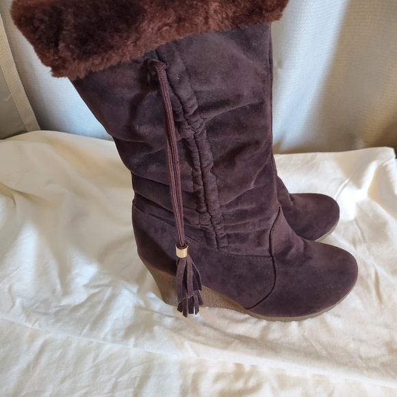 Boots - Picture 3 of 8